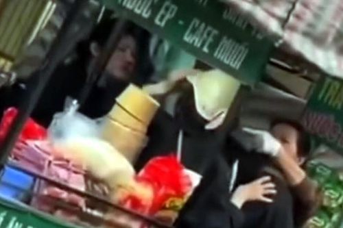 Công an vào cuộc vụ hai cô gái bị hành hung vì mâu thuẫn gửi xe 20.000 đồng