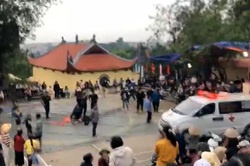 Đô vật chấn thương khi thi đấu tại lễ hội vật ở Hà Nội