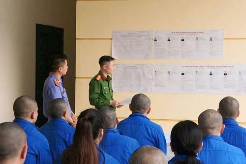 VKSND khu vực 3, tỉnh Lai Châu tuyên truyền pháp luật về bầu cử tại Phân trại tạm giam Phong Thổ