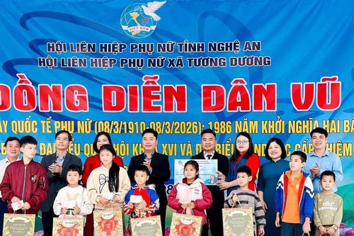 Chung tay vì trẻ em vùng cao: Doanh nghiệp tại Nghệ An tiếp tục nhận đỡ đầu 9 học sinh mồ côi tại Tương Dương