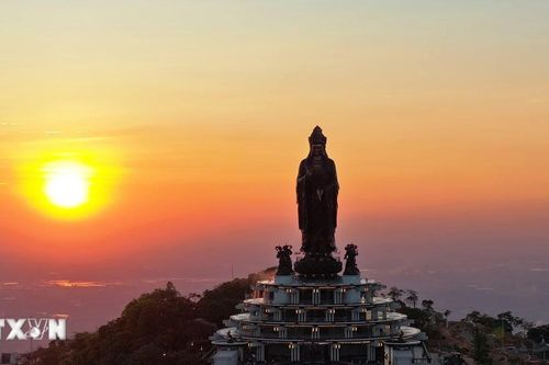 Ban Quản lý Khu du lịch Núi Bà Đen khuyến cáo du khách khi leo núi