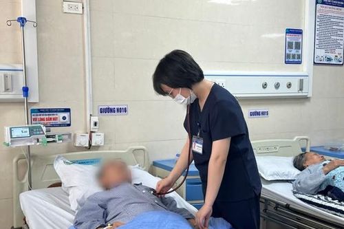 Nhờ người truyền dịch tại nhà, hai người phụ nữ ở Phú Thọ nguy kịch