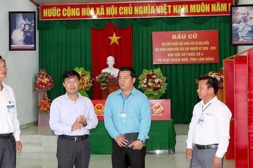 Phó Chủ tịch UBND tỉnh Đinh Văn Tuấn kiểm tra công tác chuẩn bị bầu cử tại các địa phương