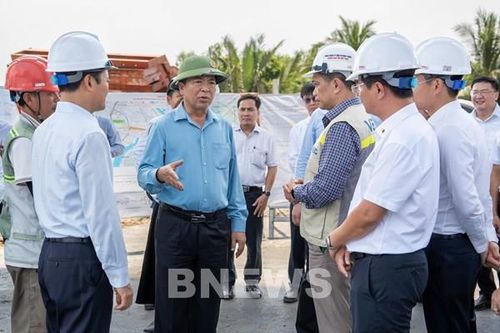 Bộ trưởng Bộ Xây dựng kiểm tra tiến độ thi công loạt dự án lớn khu vực phía Nam