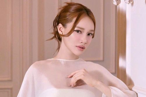 Sắc vóc khó tin của Nhã Phương hậu sinh con thứ 3