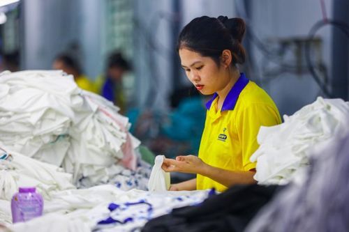 Nhập khẩu 17 tỷ USD vải: Dệt may trăn trở nội địa hóa nguyên phụ liệu
