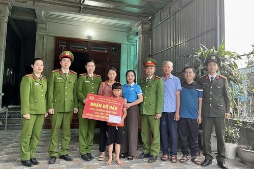 Mái ấm 'mẹ đỡ đầu'