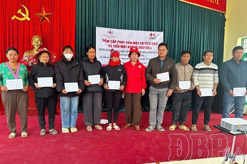 Hơn 300 hộ dân xã Na Son và Tìa Dình nhận hỗ trợ sau thiên tai