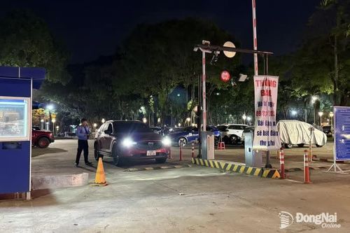 Phường Trấn Biên chính thức thu phí dịch vụ trông giữ xe ô tô tại các bãi giữ xe công cộng