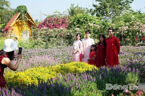 'Giữ hồn' dân tộc qua tà áo dài
