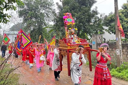 Tưng bừng lễ hội đền Hai Cô