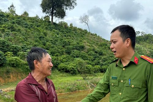 Người Liêng Hung bỏ súng săn, chăm lên rẫy