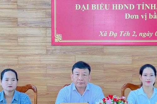 Các ứng cử viên Đơn vị bầu cử số 14 tiếp xúc cử tri xã Đạ Tẻh 2