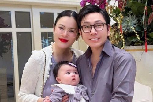NSƯT Vũ Luân và Hoa hậu Phương Lê lần đầu đưa con gái Thụy Yên đi dự tiệc