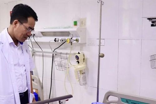 Thầy thuốc ưu tú luôn tận tụy vì sức khỏe Nhân dân