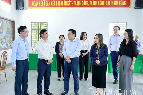Phó Chủ tịch UBND tỉnh Nguyễn Huy Ngọc kiểm tra công tác bầu cử tại Đơn vị bầu cử số 1