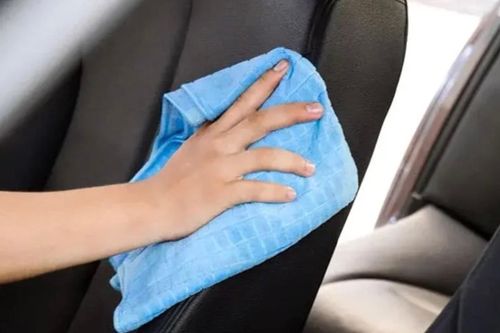 Hướng dẫn chi tiết làm sạch ghế da ô tô tại nhà đúng cách
