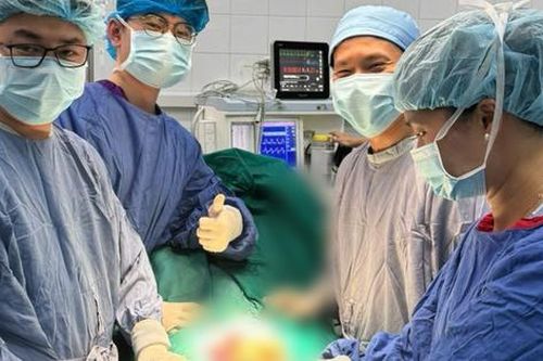 Cấp cứu trong giờ 'vàng' cứu người đàn ông 42 tuổi