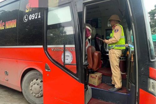 Tuyên Quang: Ô tô 19 khách chỗ 'nhồi' đến 60 người, bị phạt hơn 223 triệu đồng