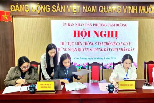Lào Cai: Người dân nhận'sổ hồng' chỉ sau 1,5 giờ nộp hồ sơ nhờ thực hiện thủ tục liên thông '5 tại chỗ'
