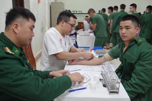 Khám phúc tra sức khỏe cho 170 chiến sĩ mới