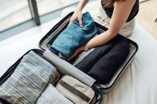 Mẹo xếp vali theo kiểu 'xếp gạch' giúp bạn đủ quần áo dùng trong 1 tháng