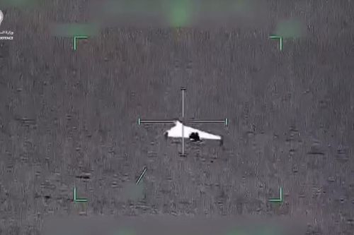 Iran tấn công căn cứ quân sự Mỹ, UAE tung clip đánh chặn UAV cảm tử