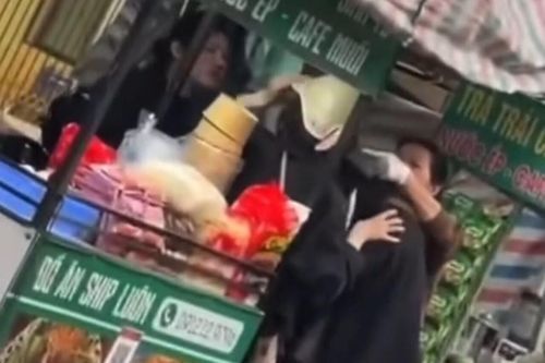 Công an Hà Nội điều tra vụ 2 cô gái tố bị hành hung sau tranh cãi tiền gửi xe