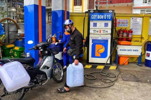Cảnh báo nguy cơ cháy, nổ khi người dân tích trữ xăng, dầu