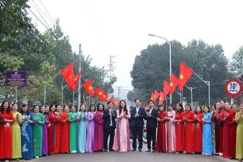 Rực rỡ 'Đường cờ Tổ quốc' tại xã miền núi Ba Vì