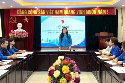 Tuổi trẻ phường Bạch Mai chủ động tìm hiểu về các ứng cử viên