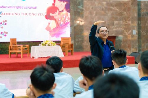 'Gọi lại những thương yêu' cho học sinh từng mê game