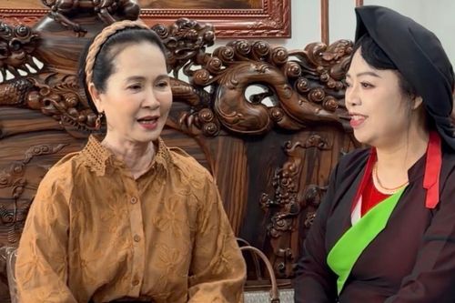 'Mẹ chồng' Lan Hương hát quan họ trên thuyền rồng, NSND Thúy Hường khen 'tuyệt vời'