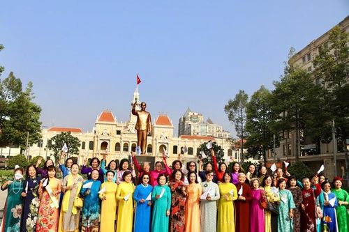 Phụ nữ TPHCM khẳng định vai trò trong thời kỳ mới