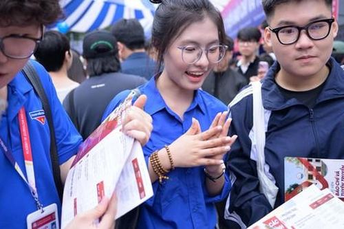 Có chứng chỉ ngoại ngữ quốc tế nên miễn thi hay vẫn dự thi tốt nghiệp THPT?
