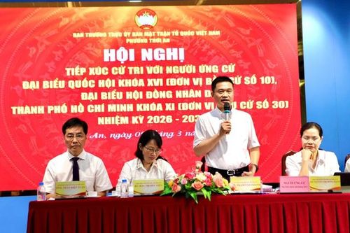 Cử tri hỏi về giá xăng dầu, đại diện Petrolimex nói gì?