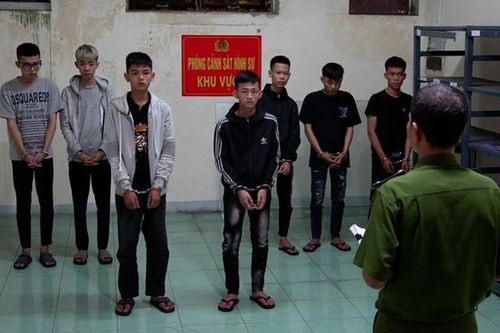 Truy bắt thần tốc nhóm thanh thiếu niên mang rựa 'truy sát' người đi đường trong đêm