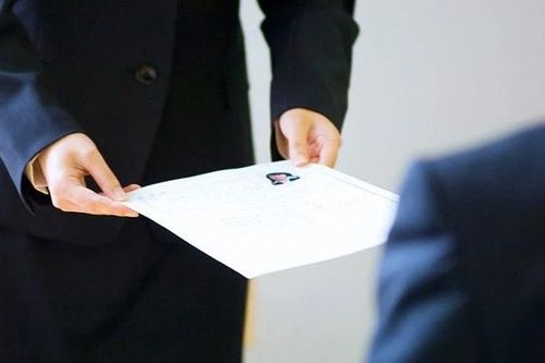 Tìm nạn nhân bị cán bộ Vụ Bưu chính giả lừa xin việc