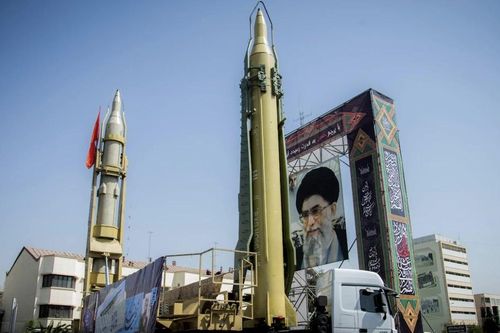 Iran tuyên bố chuyển sang tập kích bằng tên lửa mang đầu đạn trên 1 tấn