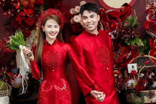 Mới cưới vài ngày, MC Huyền Trang Mù Tạt đã 'xin phép' Đức Huy đi theo người đàn ông lạ mặt, chuyện gì đây?