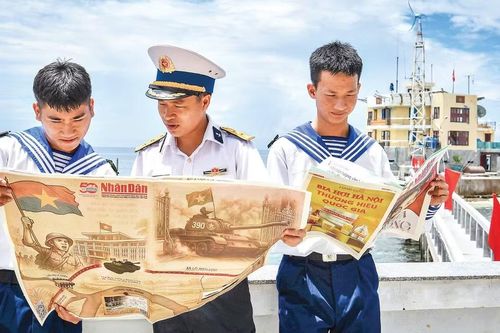 Những tờ báo cũ