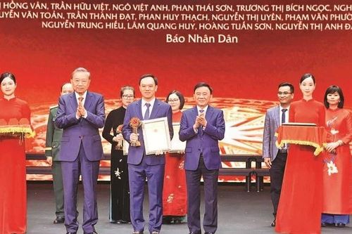 Giữ bản sắc chính luận trong thời đại số