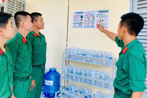 Chiến sĩ mới dần quen với môi trường quân ngũ