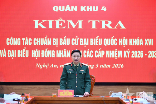 Thiếu tướng Đoàn Xuân Bường kiểm tra công tác chuẩn bị bầu cử và sẵn sàng chiến đấu tại Sư đoàn 324
