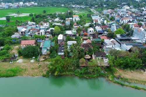 Vướng mặt bằng, đường ven sông Hương thi công dang dở