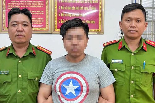 Bắt khẩn cấp tài xế xe ôm gây rối trước cổng sân bay Tân Sơn Nhất