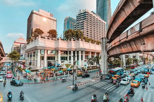 Thái Lan yêu cầu công chức đi thang bộ, làm việc tại nhà để tiết kiệm năng lượng