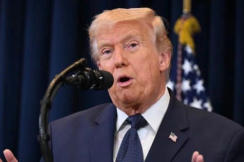 Tổng thống Trump nói Lãnh tụ tối cao Iran 'khó sống yên', Tehran cảnh báo đanh thép