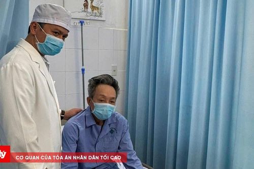 Thay khớp háng hai bên bằng đường mổ ít xâm lấn