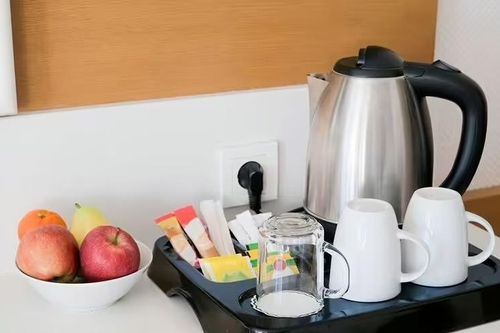 Vì sao nên kiểm tra ấm đun nước, máy pha cà phê ngay khi nhận phòng khách sạn?